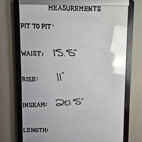 ZYIA Active Silver Camo Metallic Pocket Light n Tight Hi-Rise Capri Crop Legging - Picture 9 of 10